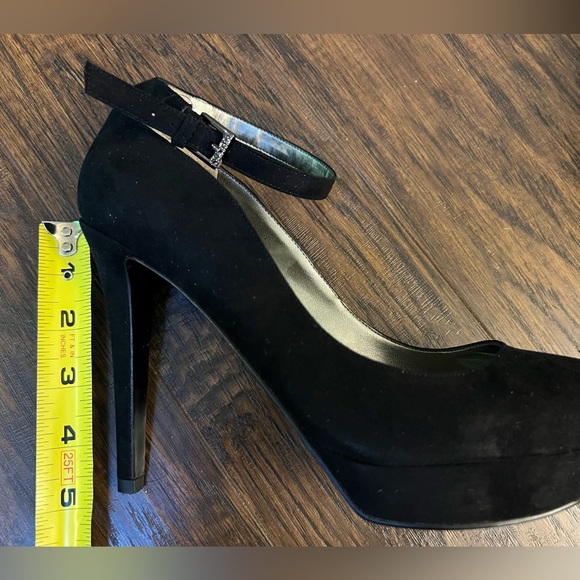 GUESS Pumps - Picture 9 of 10